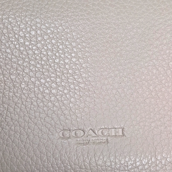 Coach Bow Accordian Leather Zippy Wallet in Chalk off white - Picture 5 of 16